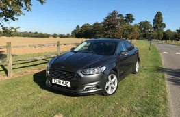 Ford Mondeo Hybrid, front